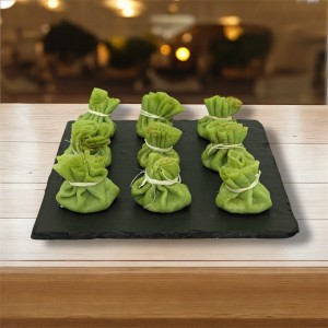 Шпинатні мішечки з морепродуктами