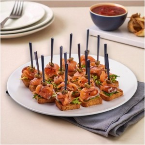 Канапе з лососем та каперсами