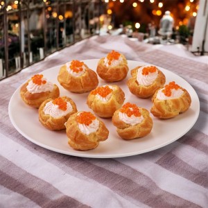 Профитроли с муссом из семги с красной икрой