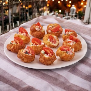 Профитроли с салатом из курицы