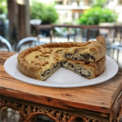 Ароматний листковий пиріг з куркою та грибами