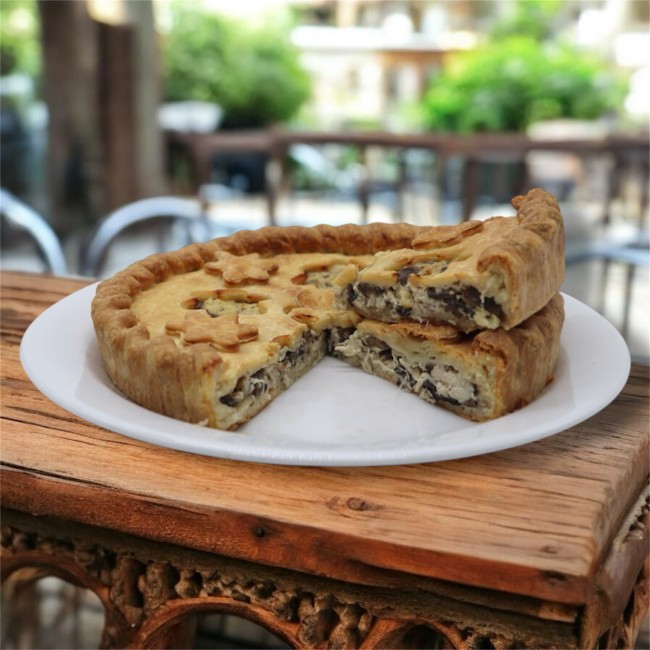 Ароматный слоеный пирог с курицей и грибами