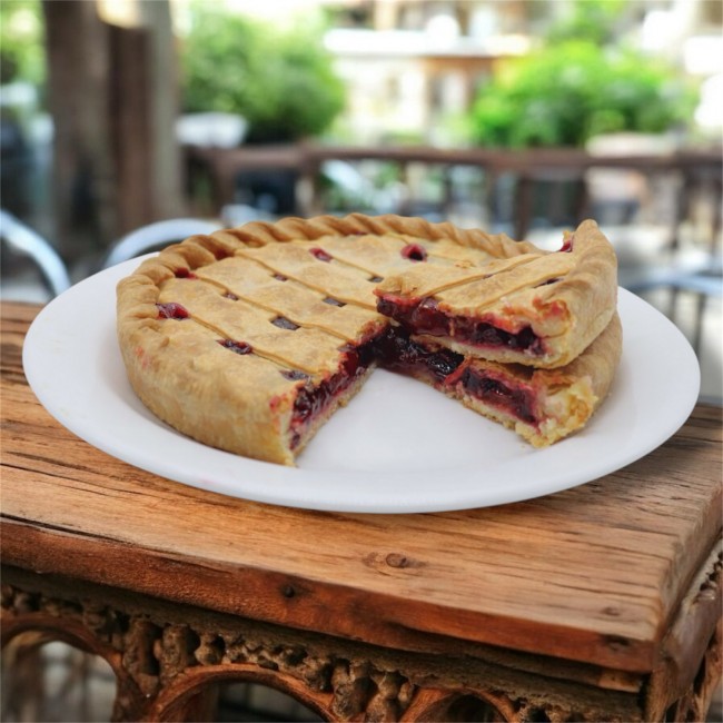 Ароматный слоеный пирог со сливой