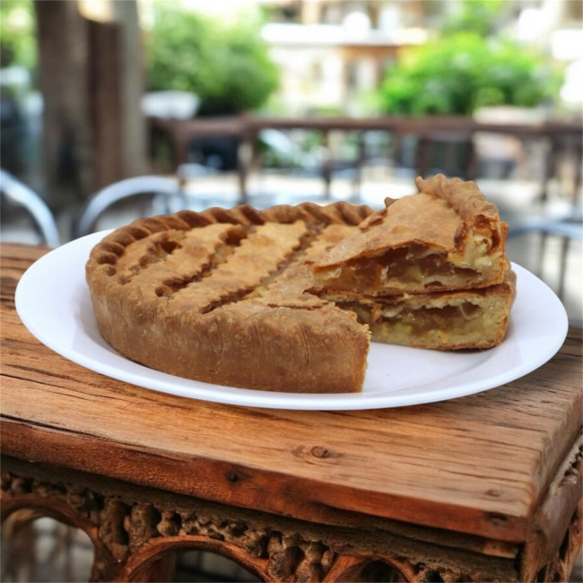 Ароматный слоеный пирог с яблоком и персиком