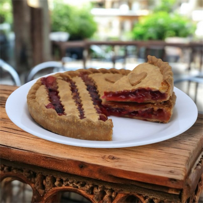 Ароматный слоеный пирог с яблоком и вишней