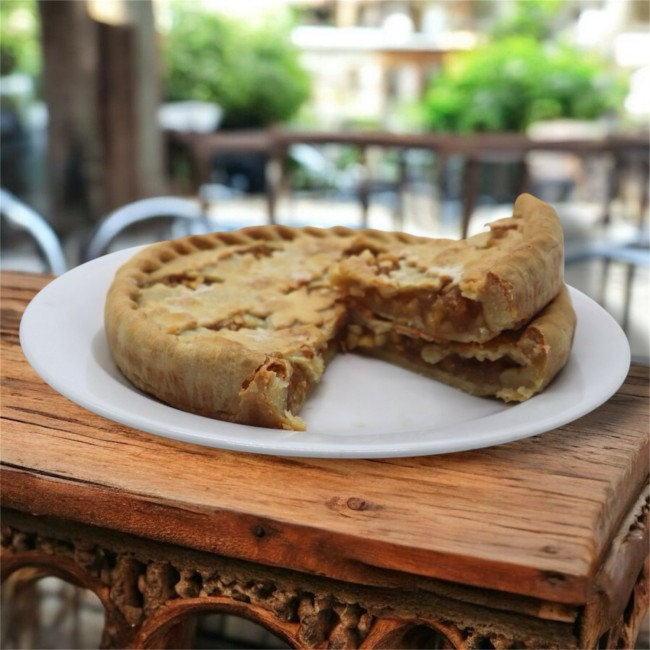 Ароматный слоеный пирог с яблоком